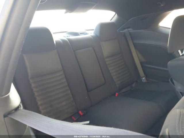 Dodge Challenger Image 16