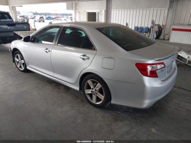 Toyota Camry Se Image 8