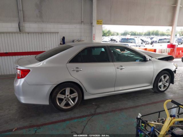 Toyota Camry Se Image 10