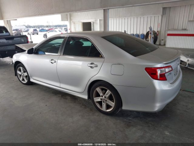 Toyota Camry Se Image 11