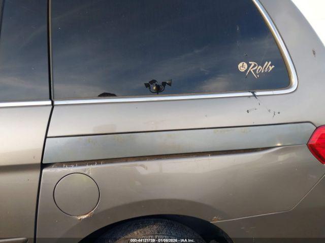 Honda Odyssey Touring Image 3